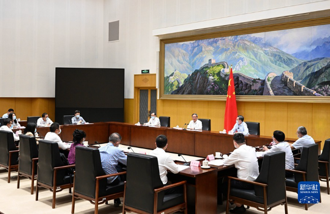 国务院总理李强主持召开平台企业座谈会